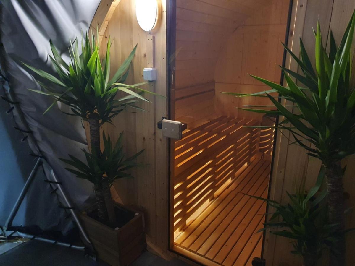 Hotel Podniebny Glamping Borsk Exterior foto